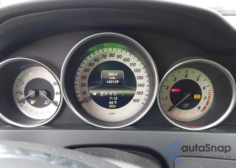 2013 Mercedes-Benz C 300 Luxury 4Matic z USA, uszkodzony, nr VIN WDDGF8AB1DR282958